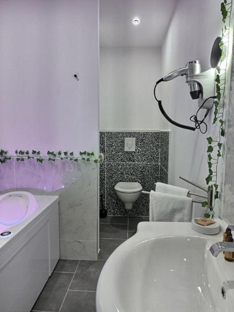Les Suites Fenelon Le Cateau-Cambresis ภายนอก รูปภาพ
